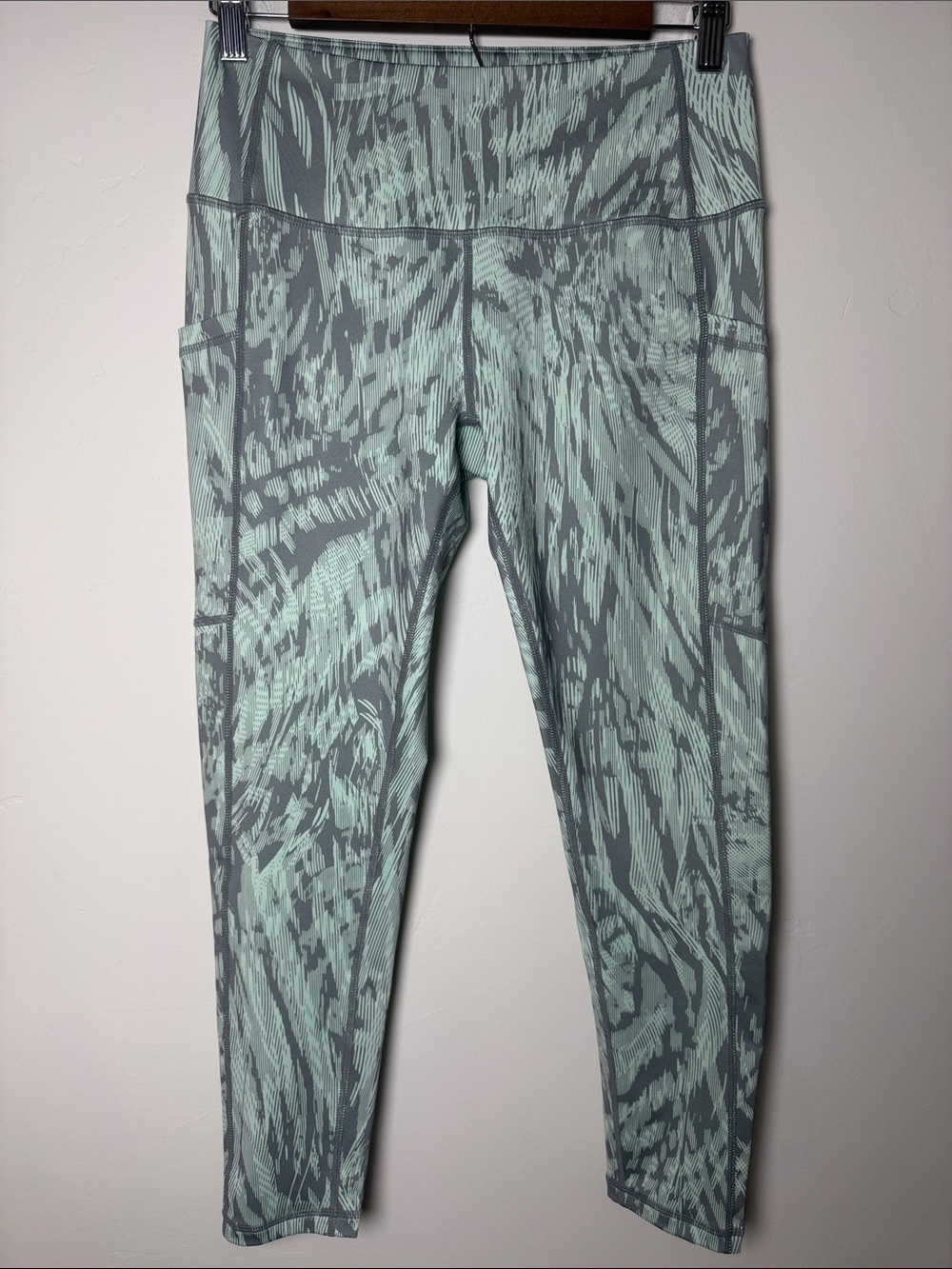 Z by Zella women’s leggings Mint green Gray Printed Leggings M activewear gym